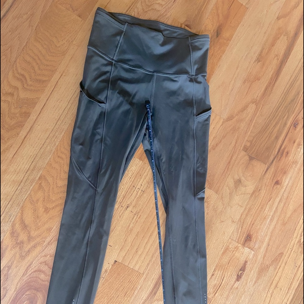 Lululemon fast and free leggings size 4 navy blue 25” inseam.